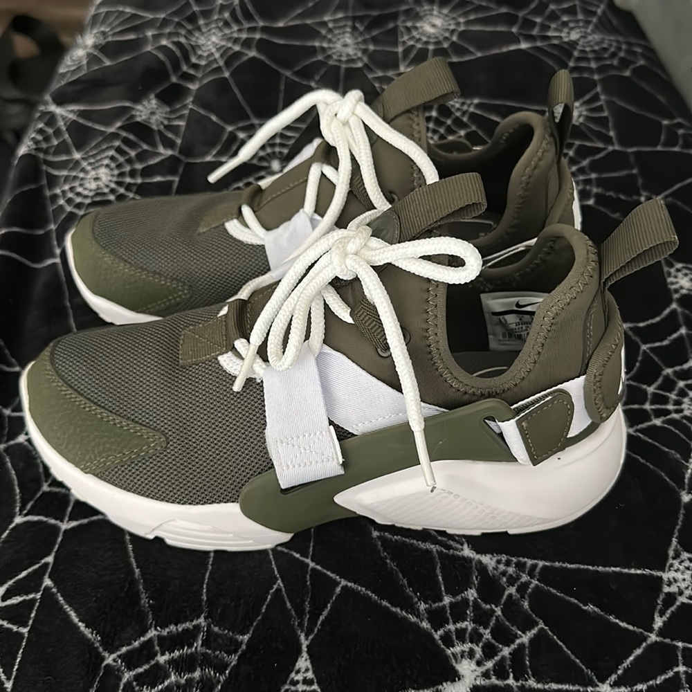 Nike army green shoes
